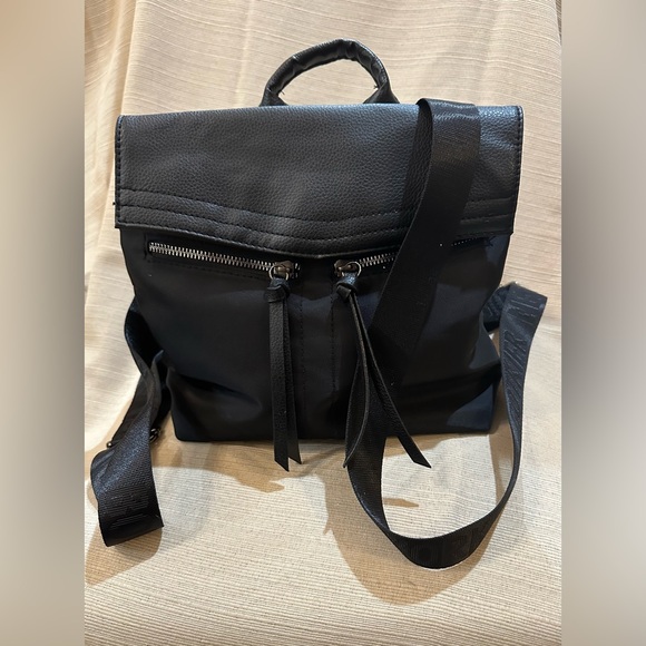 Stylish Black Men's Backpack - Picture 1 of 4